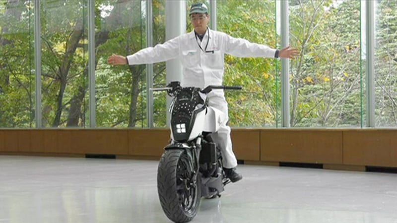 Honda’s self-balancing motorcycle Honda’s self-balancing motorcycle