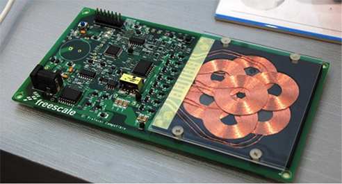 Multiple overlapping coils provide a wider charging area while still retaining the efficiency advantages of tight coupling. (Image courtesy of the Wireless Power Consortium)