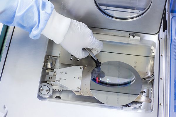 Image of a delicate wafer is placed into an atomic layer deposition machine