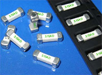 Imagen de fusible SMT de acción rápida serie 0678D de Bel Fuse