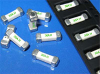 Imagen de fusible de tamaño 3912 con capacidad de irrupción mejorada serie 0678H de Bel Fuse